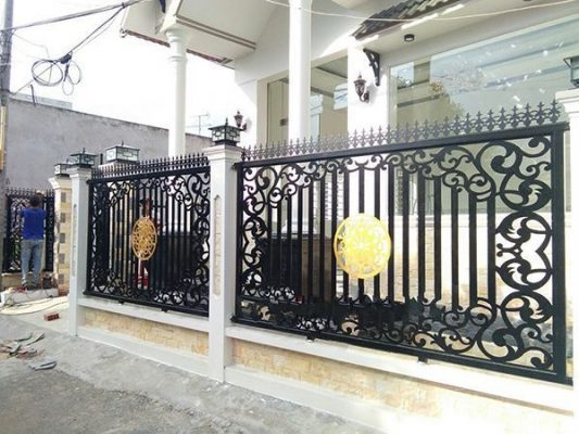 Mẫu hàng rào sắt nghệ thuật sơn tĩnh điện an toàn, đẹp mới nhất