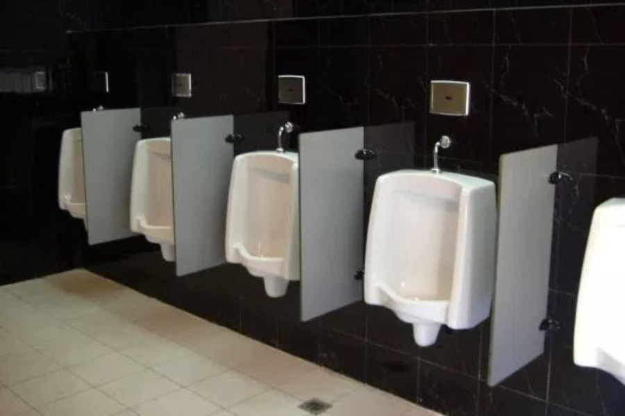 Vách ngăn WC tấm compact lựa chọn hoàn hảo cho mọi công trình